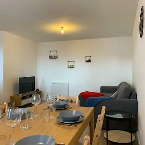 Situe Dans L'hyper-centre D'auray , Auray Frankreich